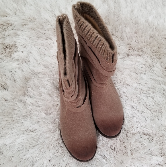 Boots - Picture 2 of 7